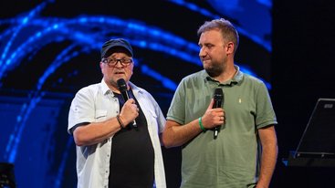 Historisk kveld da Rune Edvardsen utpekte sin etterfølger: HANS MARTIN & RUNE I TOSPANN FOR TROENS BEVIS Historisk kveld da Rune Edvardsen utpekte sin etterfølger: HANS MARTIN & RUNE I TOSPANN FOR TROENS BEVIS