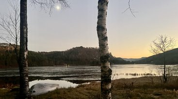«Verden var aldri helt forlatt, en stjerne skinner i natt» «Verden var aldri helt forlatt, en stjerne skinner i natt»