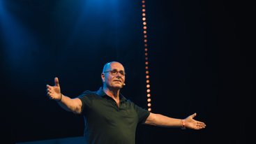 Egil Svartdahl med høyaktuelt tema : Hellig Uro Egil Svartdahl med høyaktuelt tema : Hellig Uro