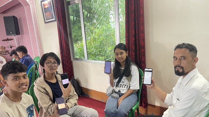 Ungdom i Himalaya kommer til tro gjennom en enkel app